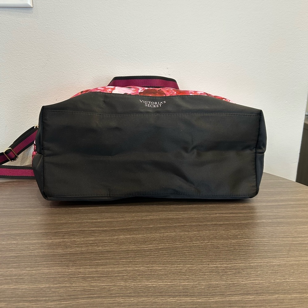 Victoria’s Secret Pink Floral Roses Quilted Weekender Bag Tote - Picture 4 of 8